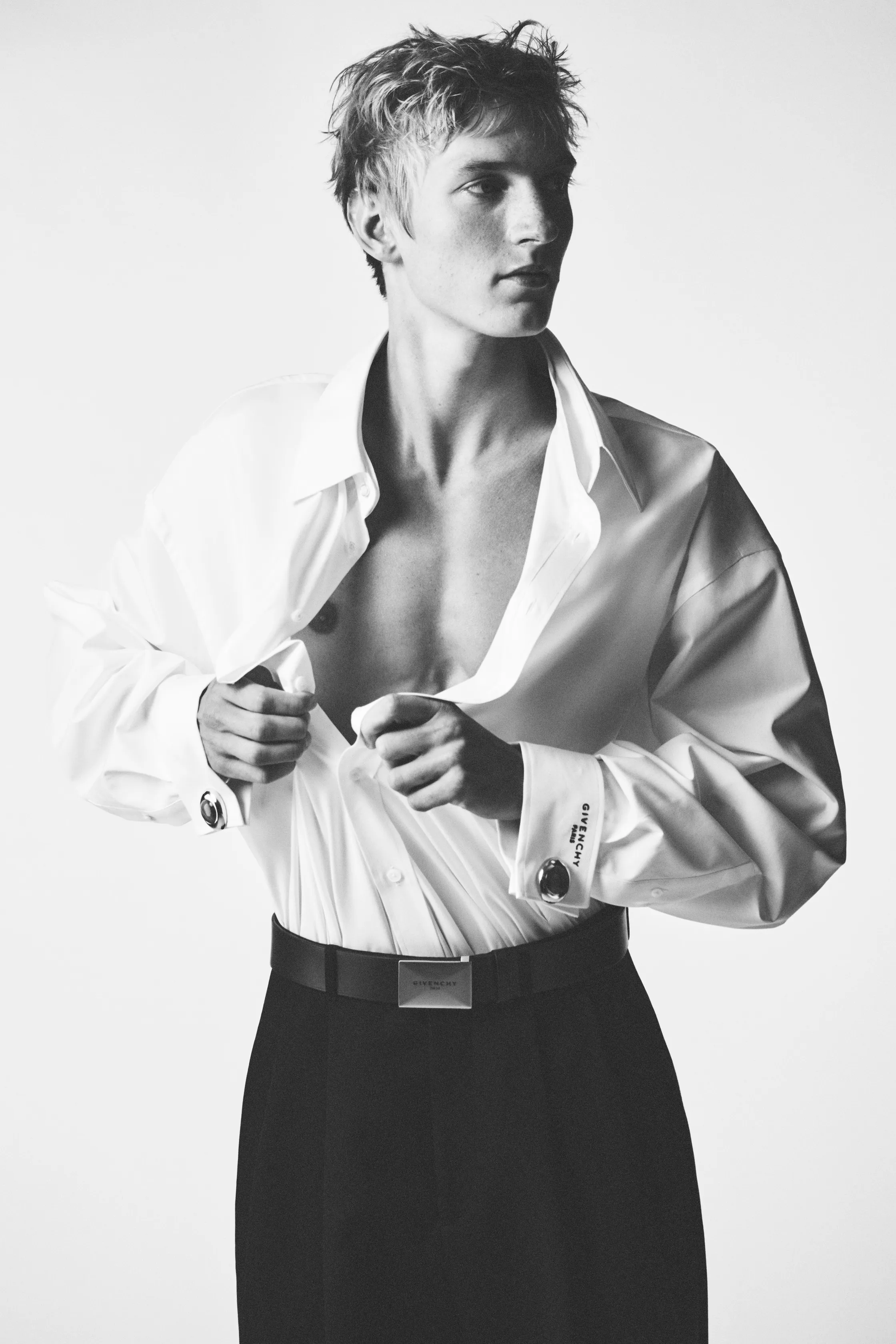 Givenchy: Sarah Burton's Quiet Menswear Debut — image 2