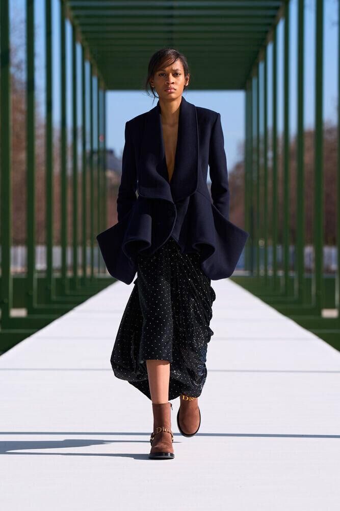 Jonathan Anderson Turns the Tuileries Into a Monet Painting for Dior's Fall/Winter 2026 Show — image 2