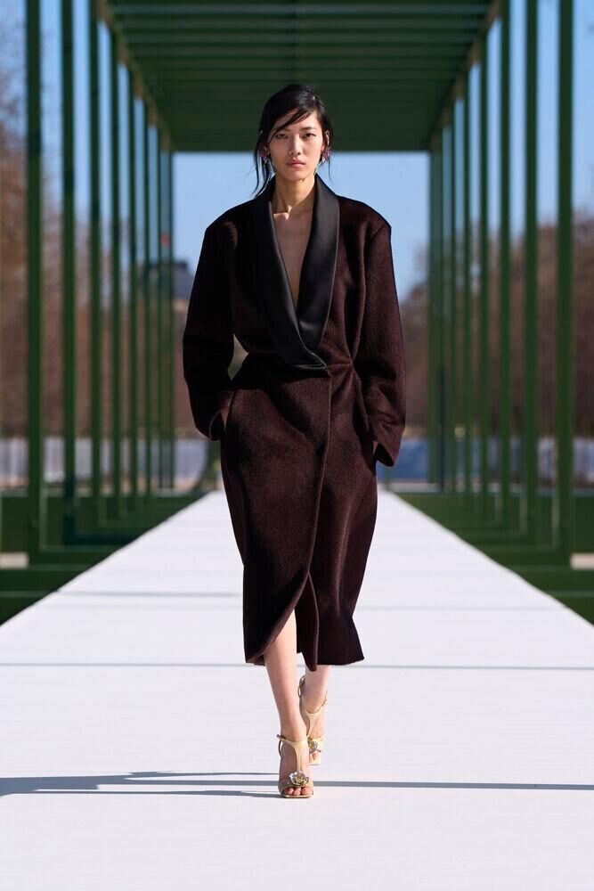 Jonathan Anderson Turns the Tuileries Into a Monet Painting for Dior's Fall/Winter 2026 Show — image 7