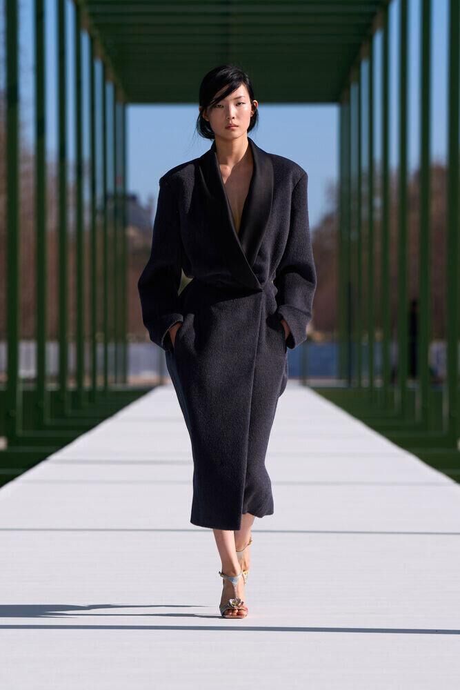 Jonathan Anderson Turns the Tuileries Into a Monet Painting for Dior's Fall/Winter 2026 Show