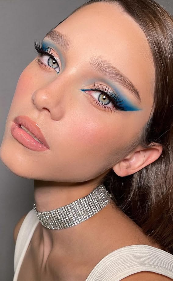 ICY, FROSTED MAKEUP IS MAKING AN EARLY-2000s COMEBACK